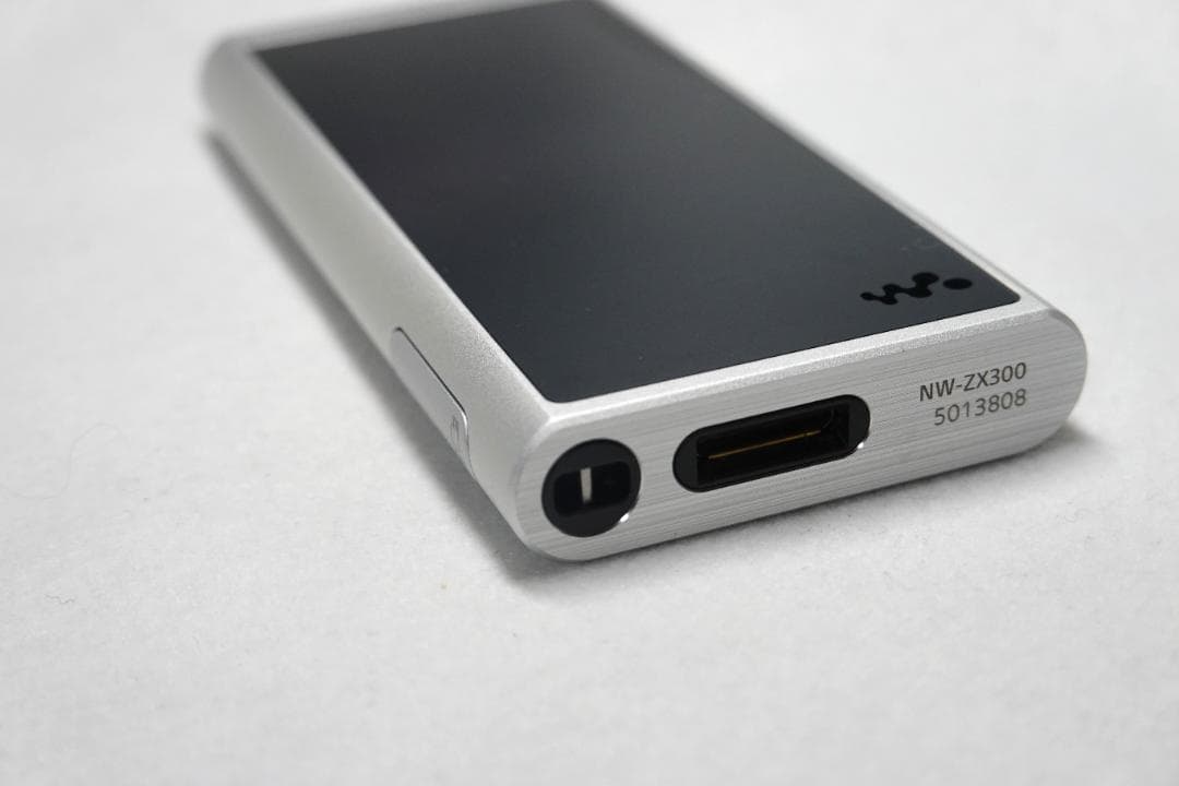 【美品/再生313時間】ウォークマンNW-ZX300シルバー　付属品完備