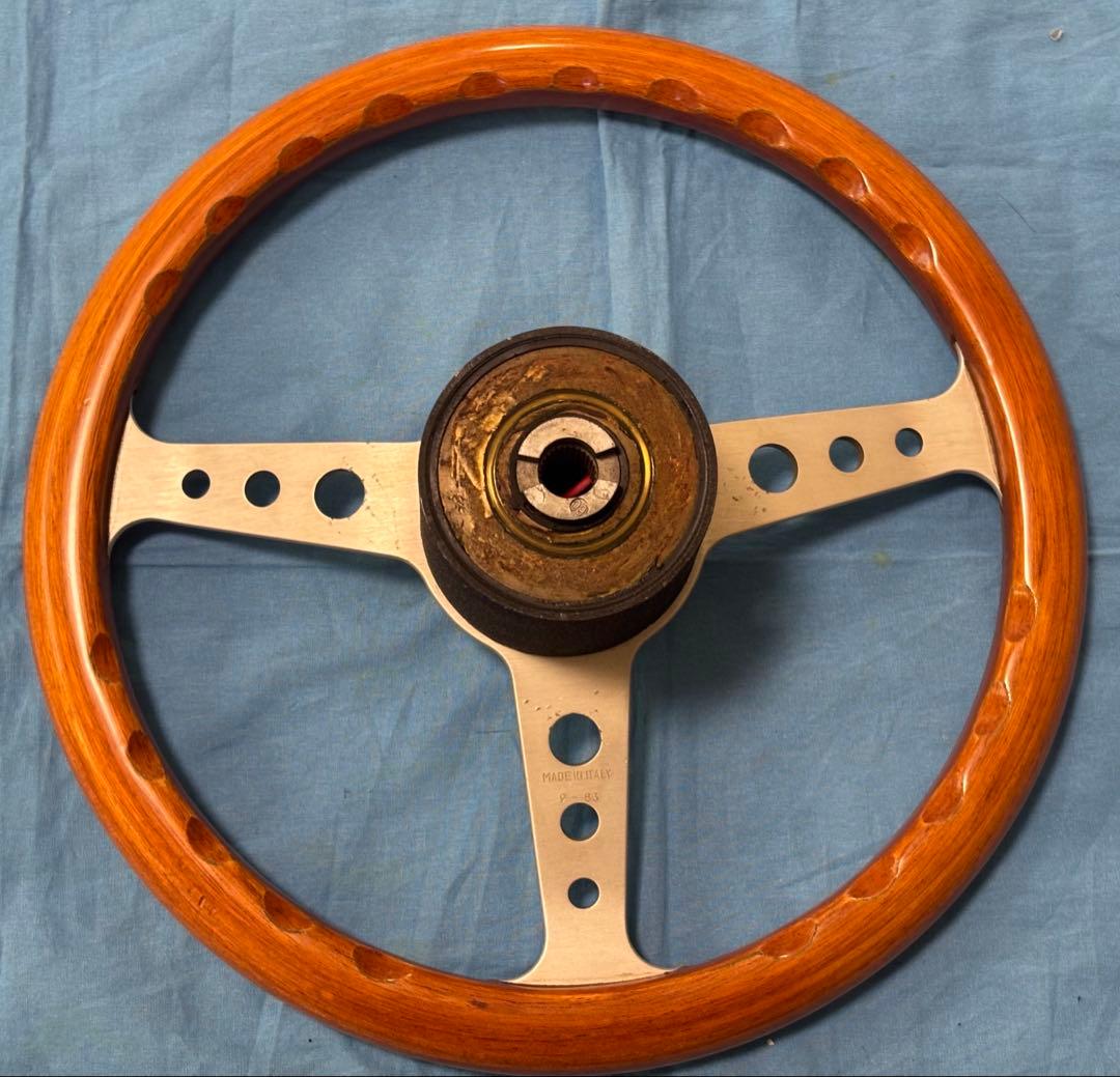 MOMO INDY ステアリングホイール