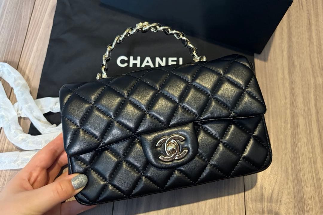 CHANEL ブラック キルティング ショルダーバッグ ノベルティー