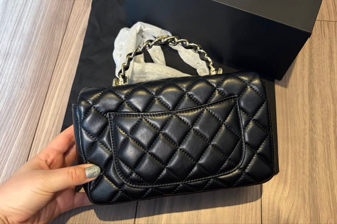 CHANEL ブラック キルティング ショルダーバッグ ノベルティー