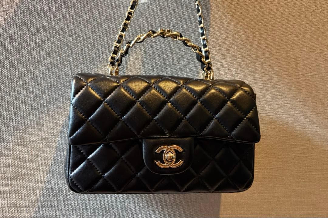 CHANEL ブラック キルティング ショルダーバッグ ノベルティー