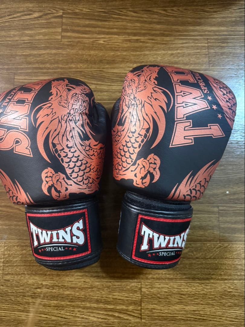 希少柄　ドラゴンシリーズ　TWINS ボクシンググローブ 12オンス