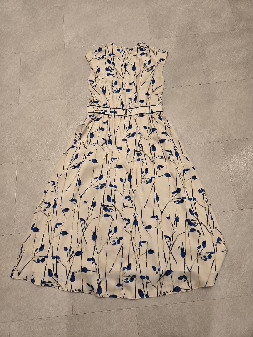 定価6.4万✨アナイ ラインフラワーPTロールネックワンピース 38 花 青