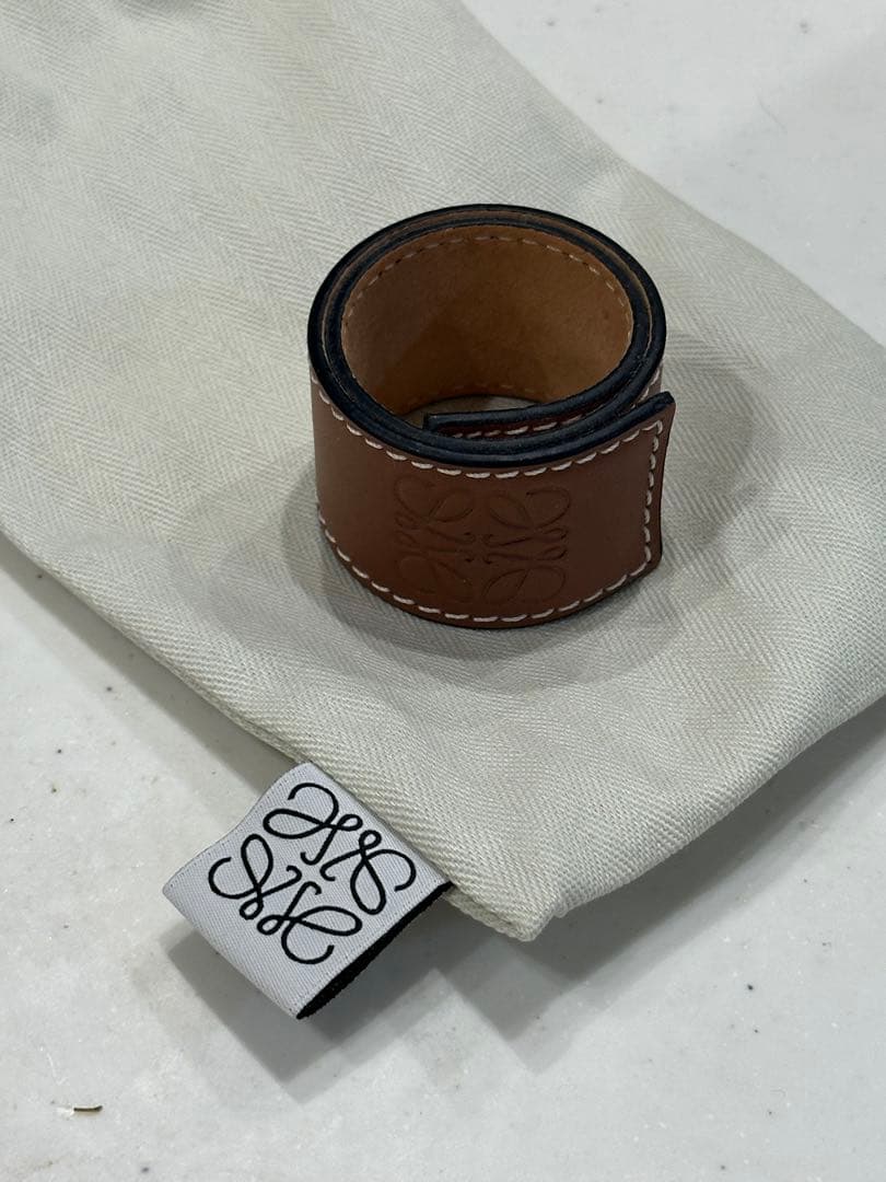 【正規品】新品未使用！LOEWE ブラウンレザーバングル