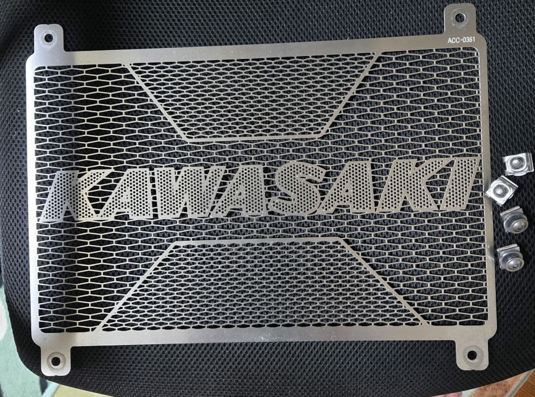 Z900RS用（2024年式で使用）純正ラジエーターコアガード