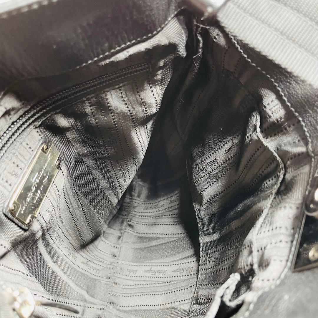 新品未使用　Salvatore Ferragamo正規品　サコッシュ レザー　黒