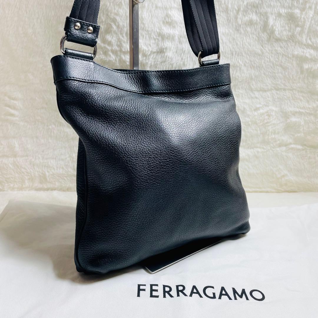 新品未使用　Salvatore Ferragamo正規品　サコッシュ レザー　黒