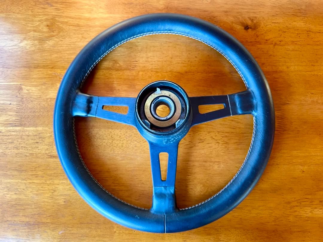 ABARTH ステアリングホイール 3本スポーク　ボス付