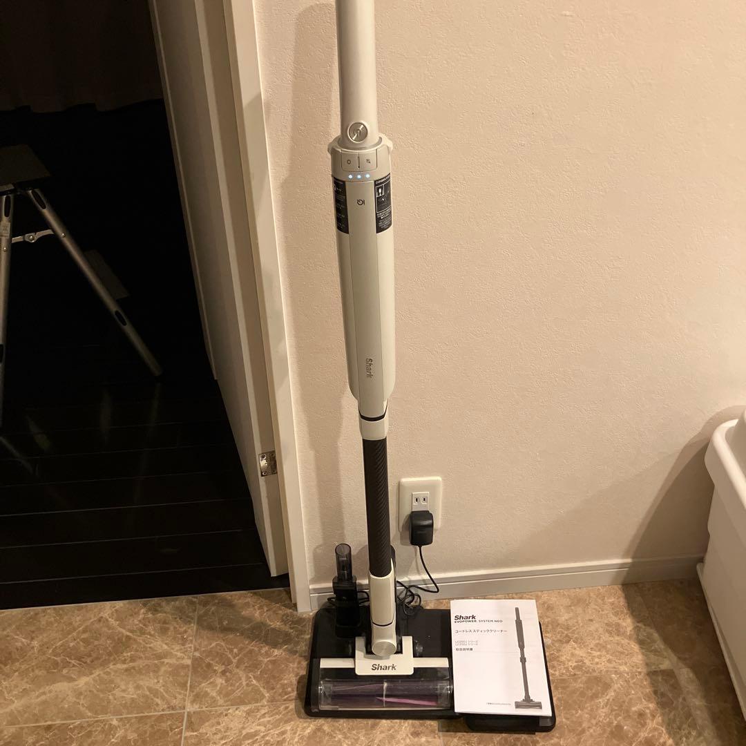 1/18まで値下げ‼️Shark シャーク　スティッククリーナーLC200JIV