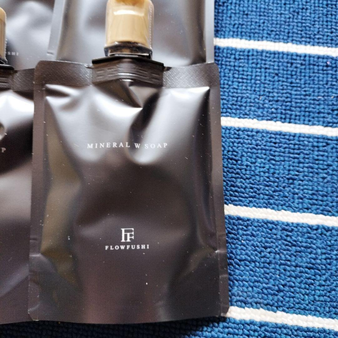 空　　ワールドレップサービス　ミネラルWソープ１００㌘入り4個セット