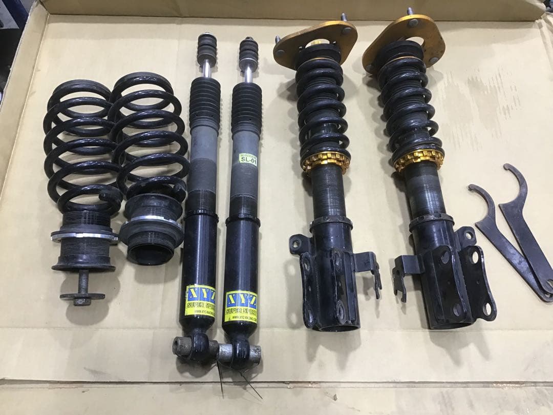 30 プリウス XYZ 車高調