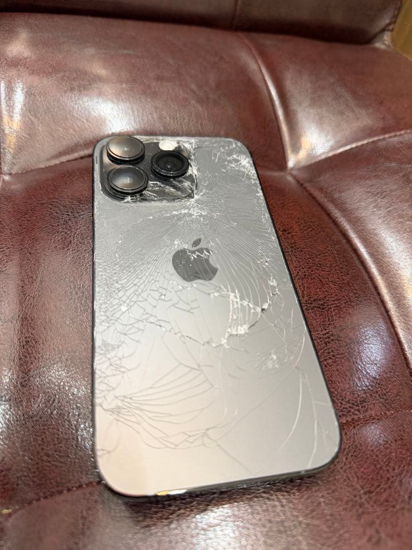 iPhone14pro 256G 背面割れ