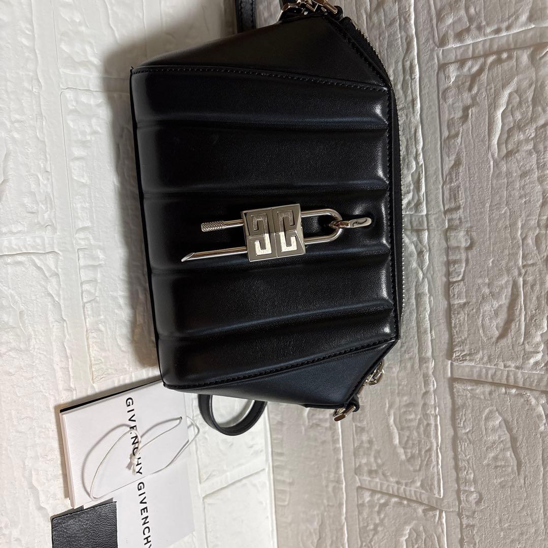 GIVENCHYショルダーバッグ　ハンドバッグ　BB 50KB16J001