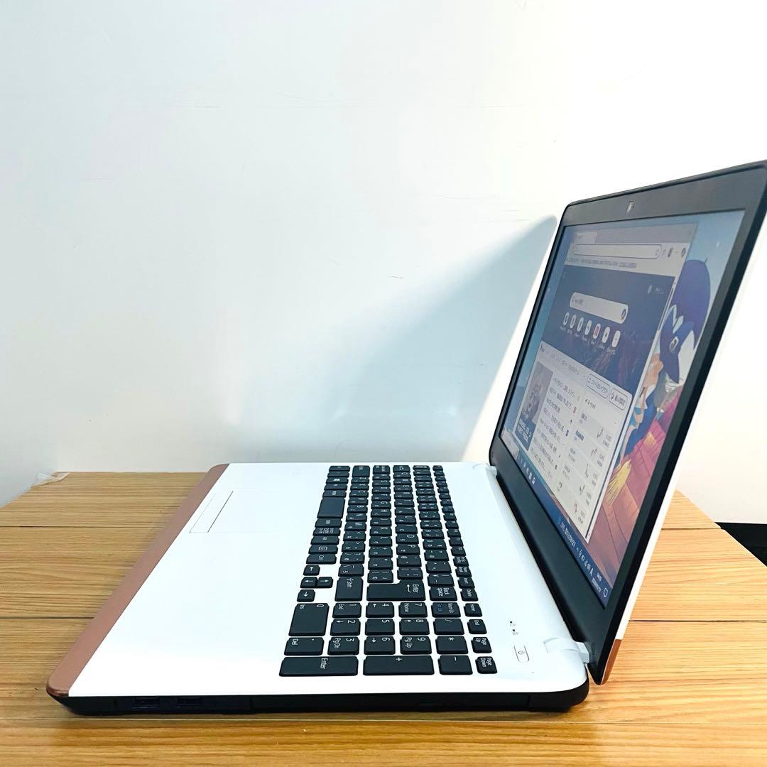 美麗デザイナーズホワイトVAIO SSDメモリ8Gwin11オフィスDVDカメラ