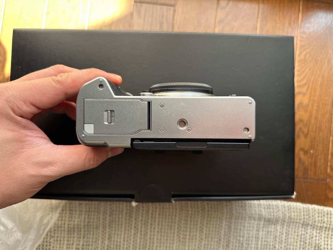 富士フイルム ミラーレスカメラ　X-T5シルバー