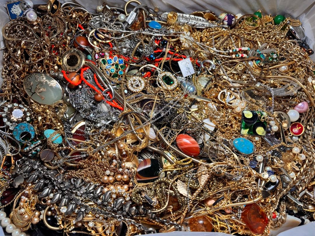 アクセサリー大量まとめ売り　11.7kg ジャンク