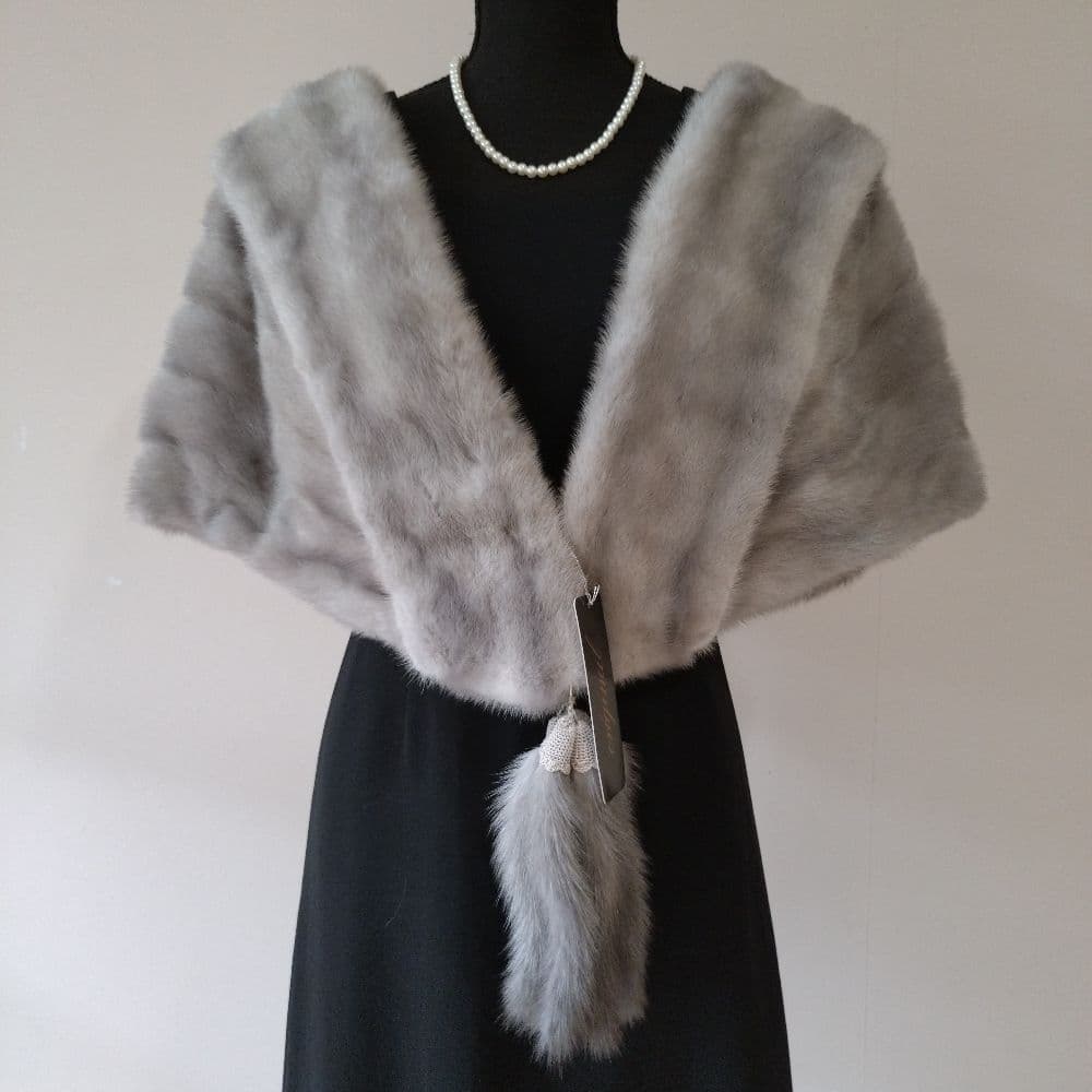 SAGA FOX サファイヤミンク　ケープ　ショール しっぽのフリンジ付き