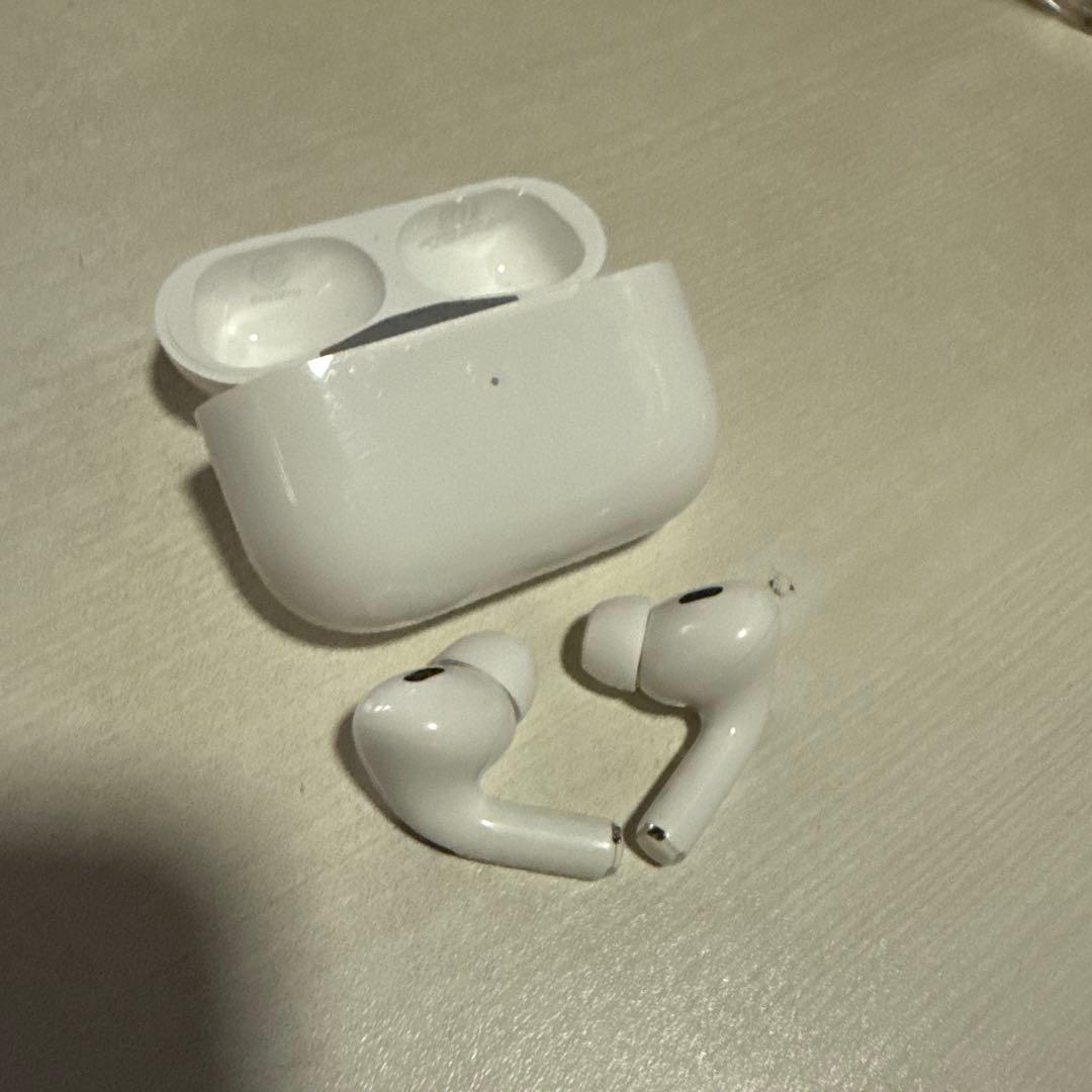 AirPods Pro 本体とシェル型ケース