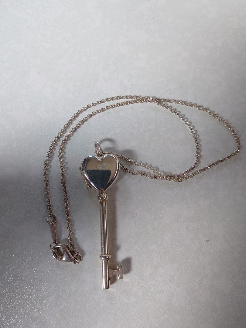 ティファニー　ロケットネックレス　鍵