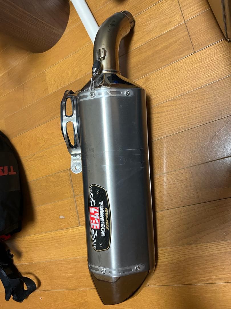 ヨシムラ　スリップオン　R-77Jサイクロン　SV650