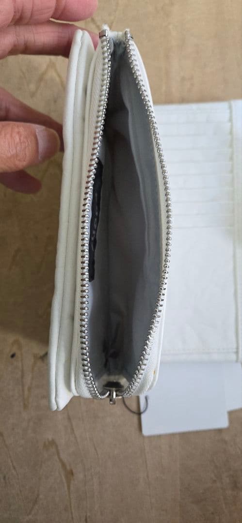 ZUCCa エンボスウォレット