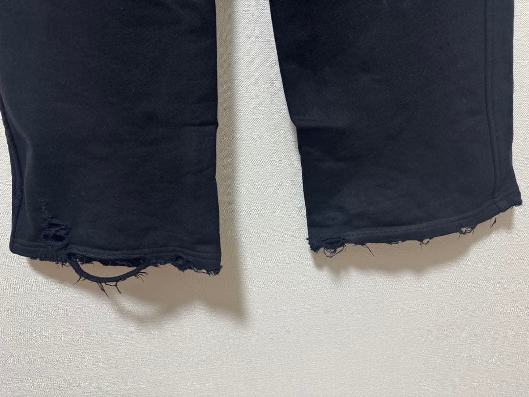 パンツ DISTRESS Regular Sweatpants / Black