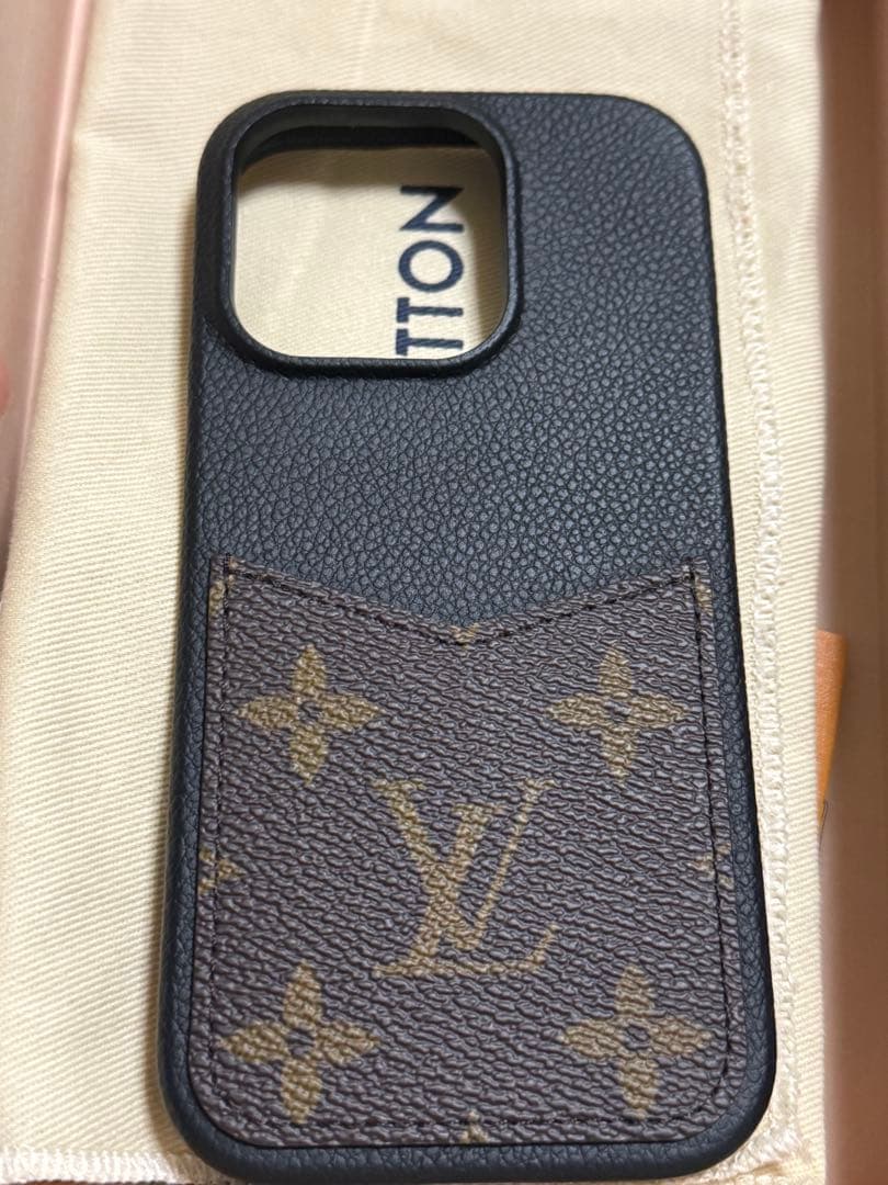 ルイヴィトン iPhone16Proバンパー