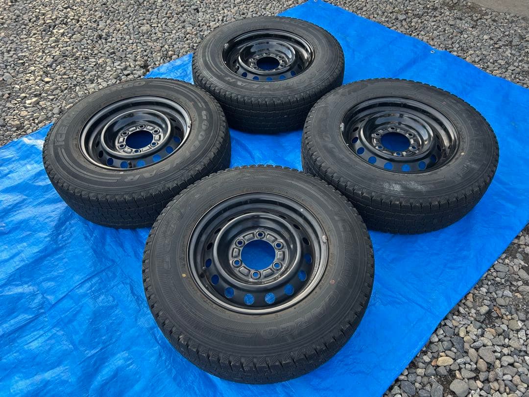 冬用タイヤ　ハイエース使用　状態良し　15インチ ブラックホイール 4本セット