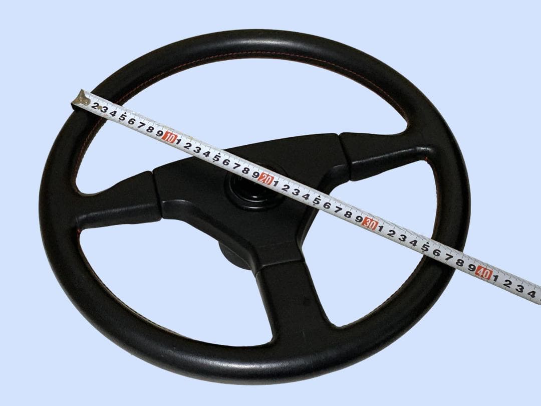 M7117 momo　モモ　 ステアリング　ハンドル