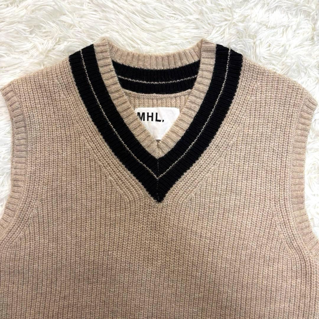 【23AW✨】MHL. ウールリブ ニットベスト Vネック ベージュ M