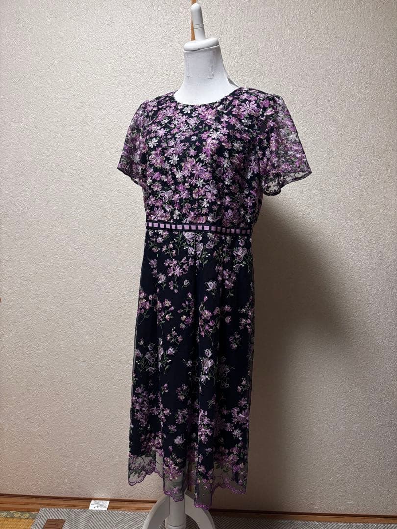 Rose Tiara JEWEL フラワー刺繍フィット＆フレアワンピース