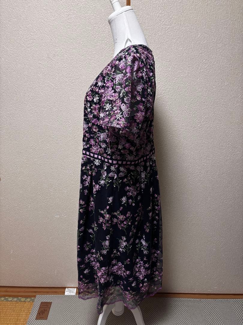 Rose Tiara JEWEL フラワー刺繍フィット＆フレアワンピース