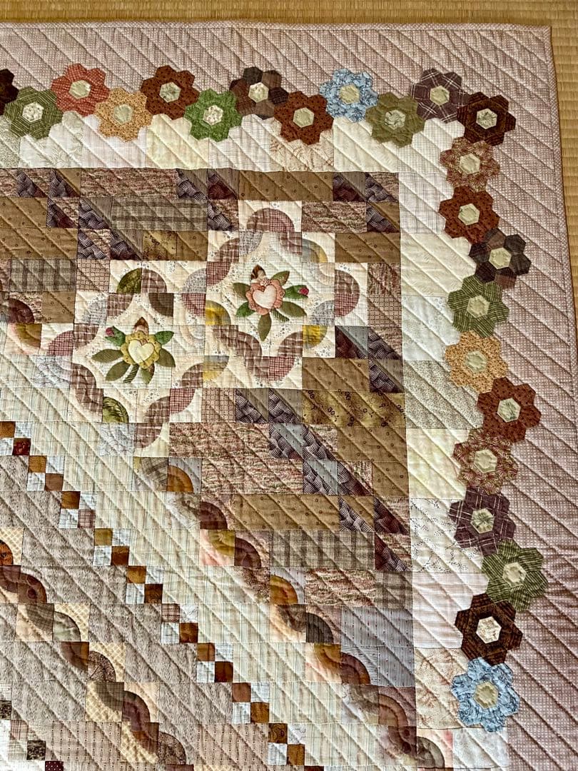 パッチワークキルト　タペストリー　ベッドカバーサイズ