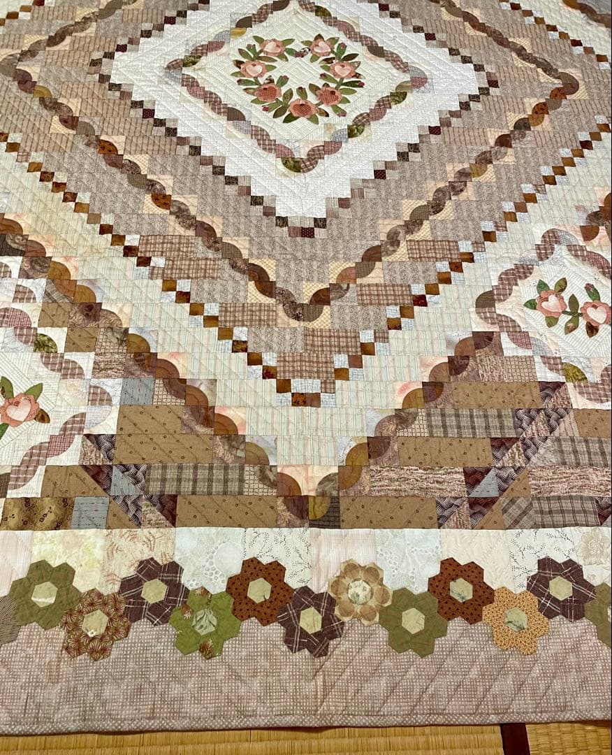 パッチワークキルト　タペストリー　ベッドカバーサイズ