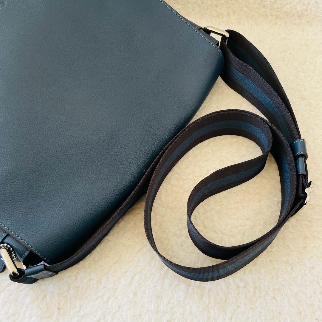 【美品】coach ショルダーバッグ オールレザー くすみブルー 斜め掛け