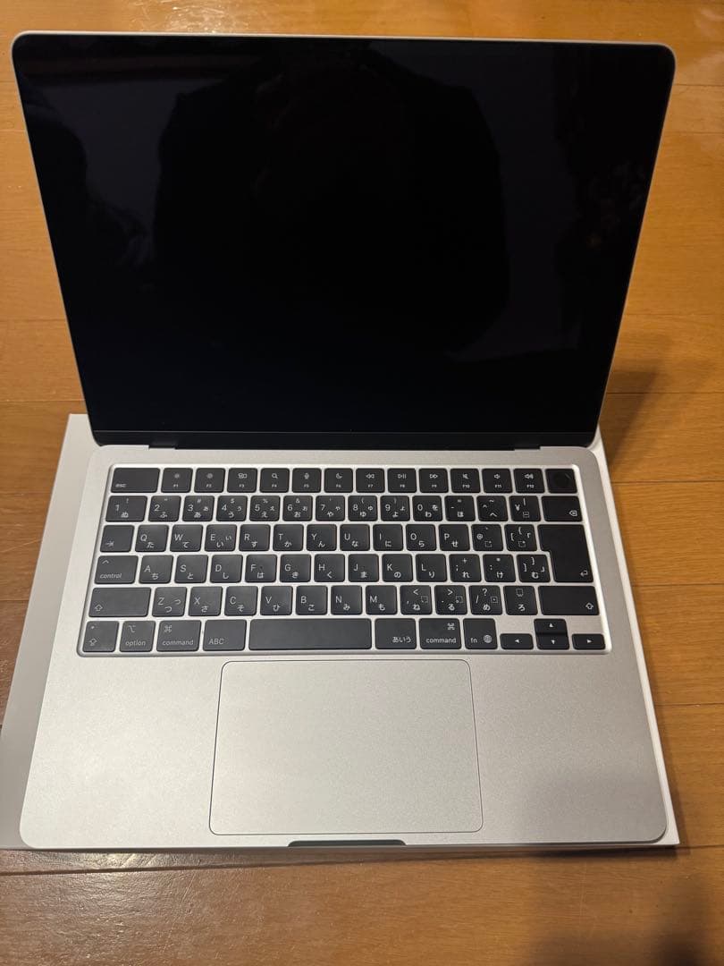 MacBook シルバー 本体 512GB SSD 10コアGPU / 16GB