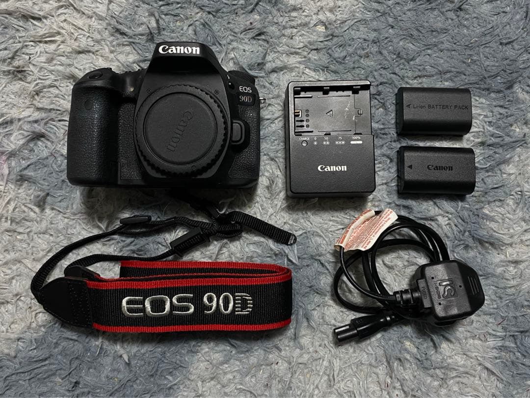 美品 キャノン デジタル一眼レフカメラ Canon EOS 90D