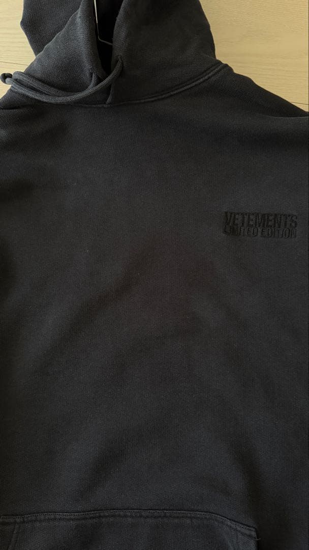 トップス VETEMENTS Logo Hoodie
