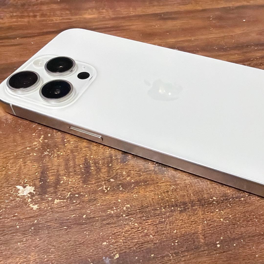 Apple iPhone 15 Pro Max 256GB本体