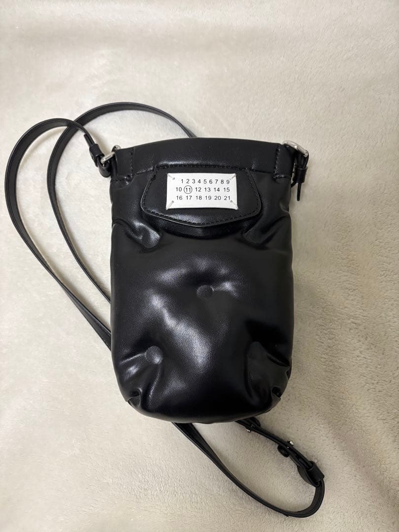 メゾンマルジェラ　ブラックショルダーバッグ