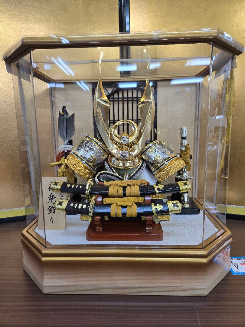 kooltkay【展示品限り】五月人形　兜　鍬形　ケース飾り　K10
