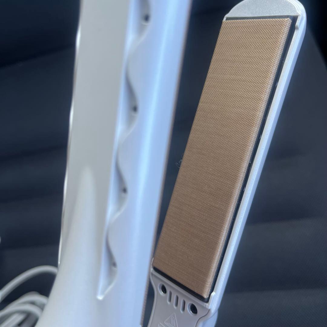 美品 KINUJO ストレートヘアアイロン ホワイト LM125