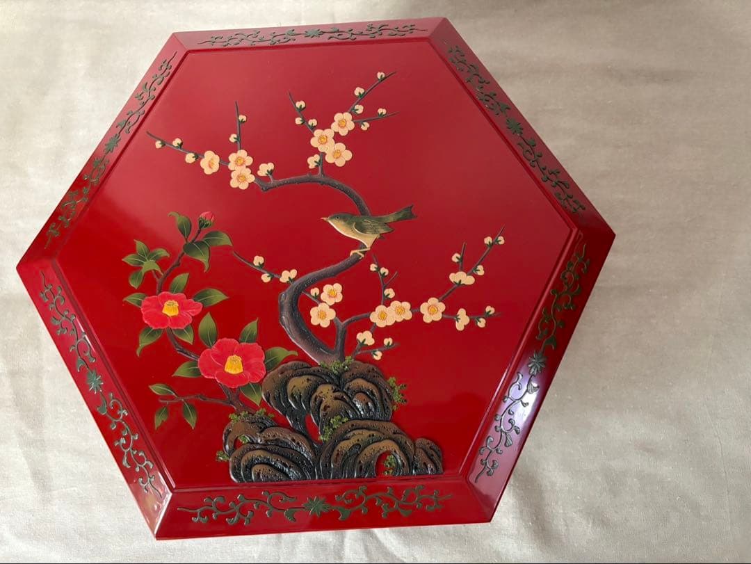 紅房 べんぼう 琉球漆器 朱漆花鳥箔絵六角東道盆 梅 牡丹 鳥 蝶