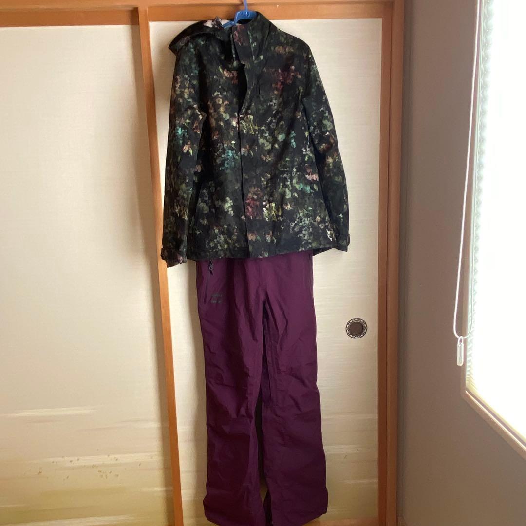 【n251021】volcom ゴアテックス　花柄　スノーボードウェアセット