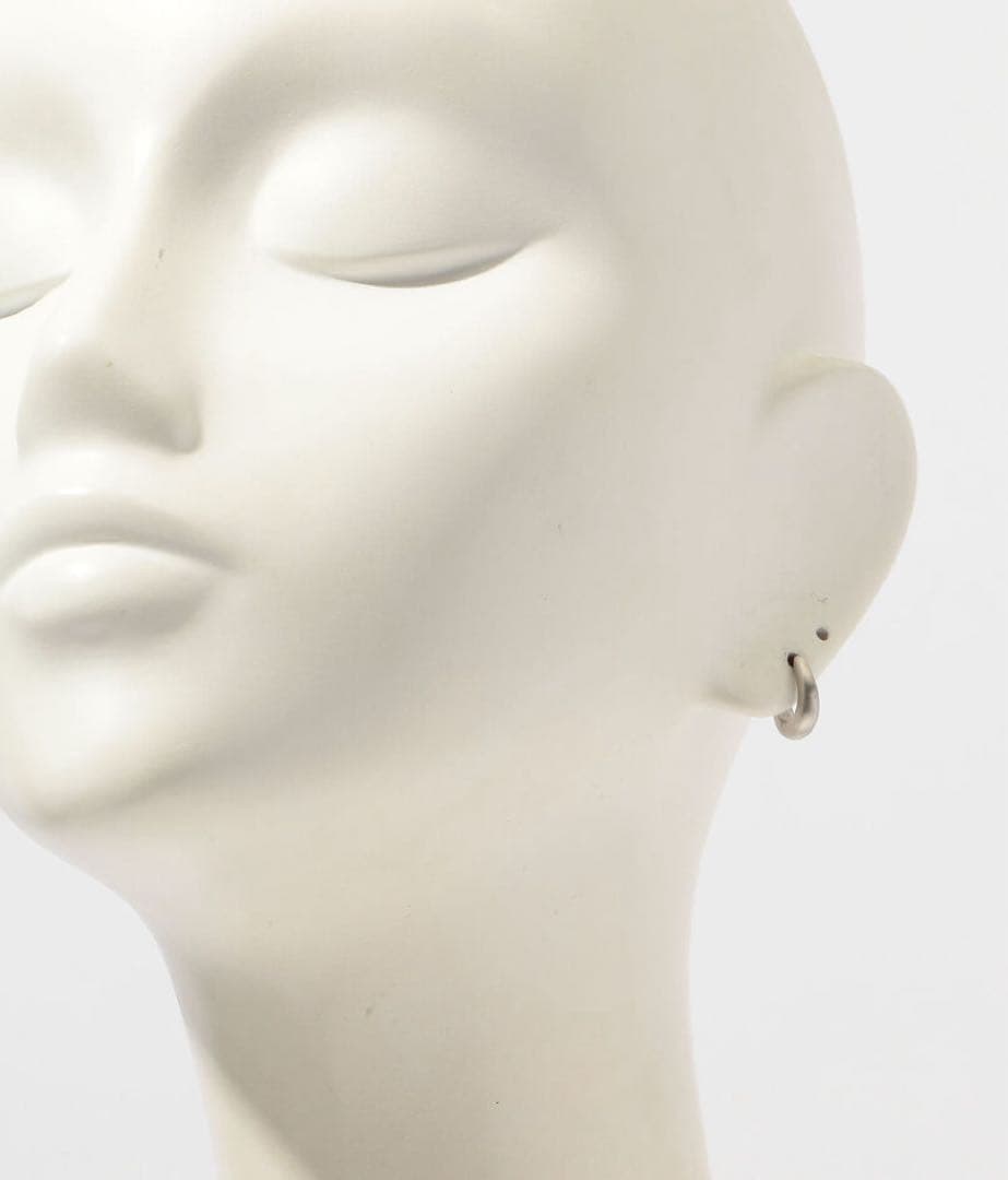 TOMWOOD Liz huggies satin ピアス　トゥモロー