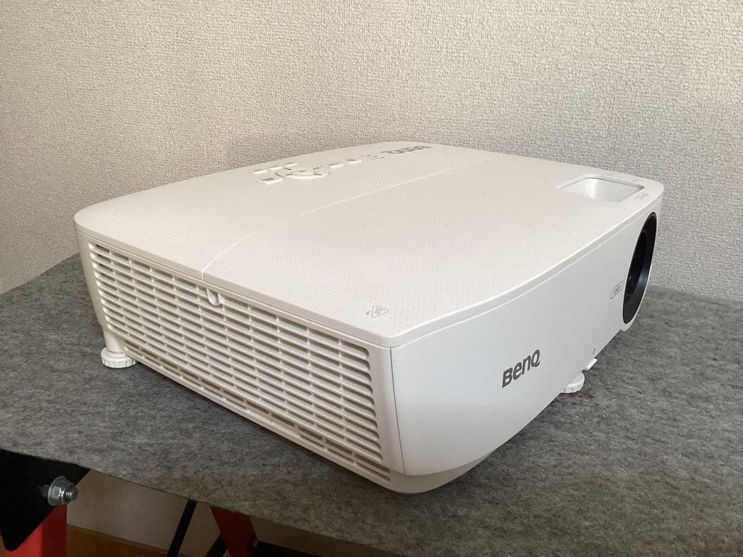 BenQプロジェクターMH534