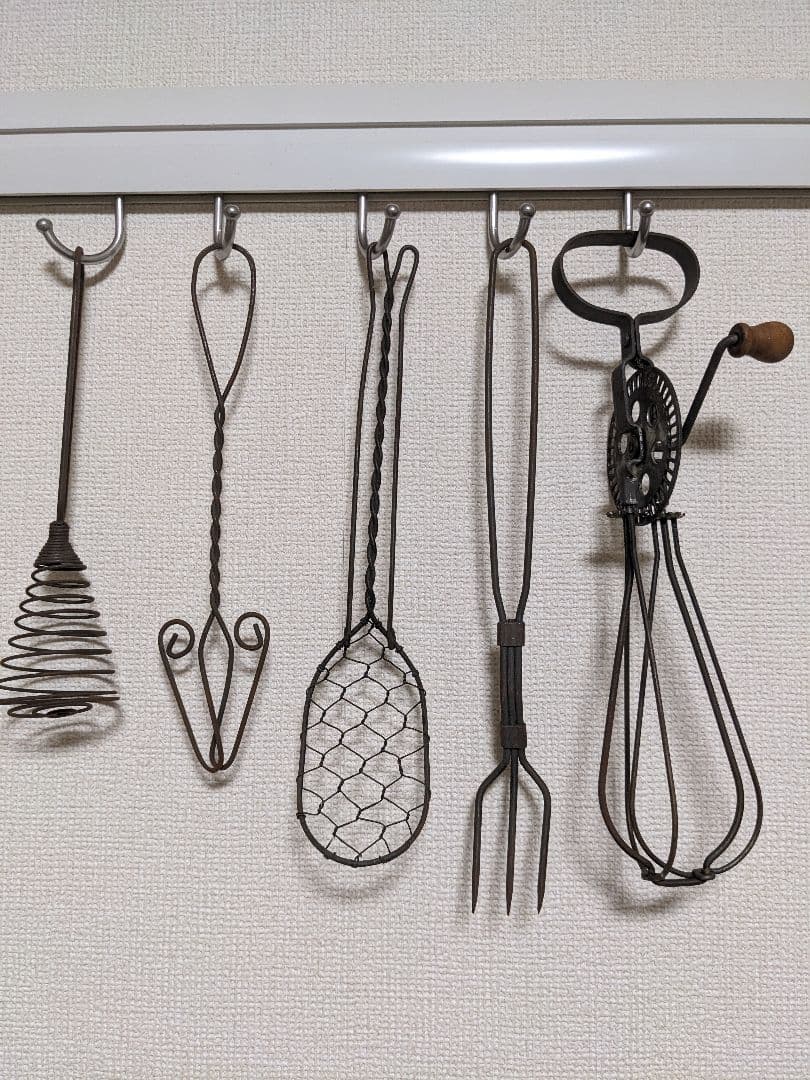 イギリスアンティーク　アイアン製キッチンツール5本セット　職人の手仕事を感じる品