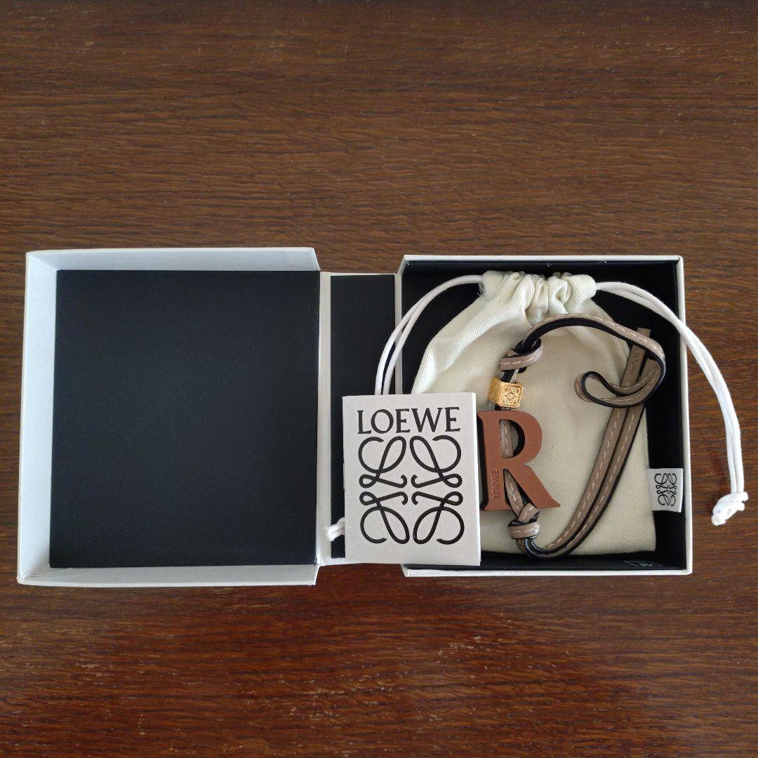LOEWE　ロエベ　チャーム　イニシャル