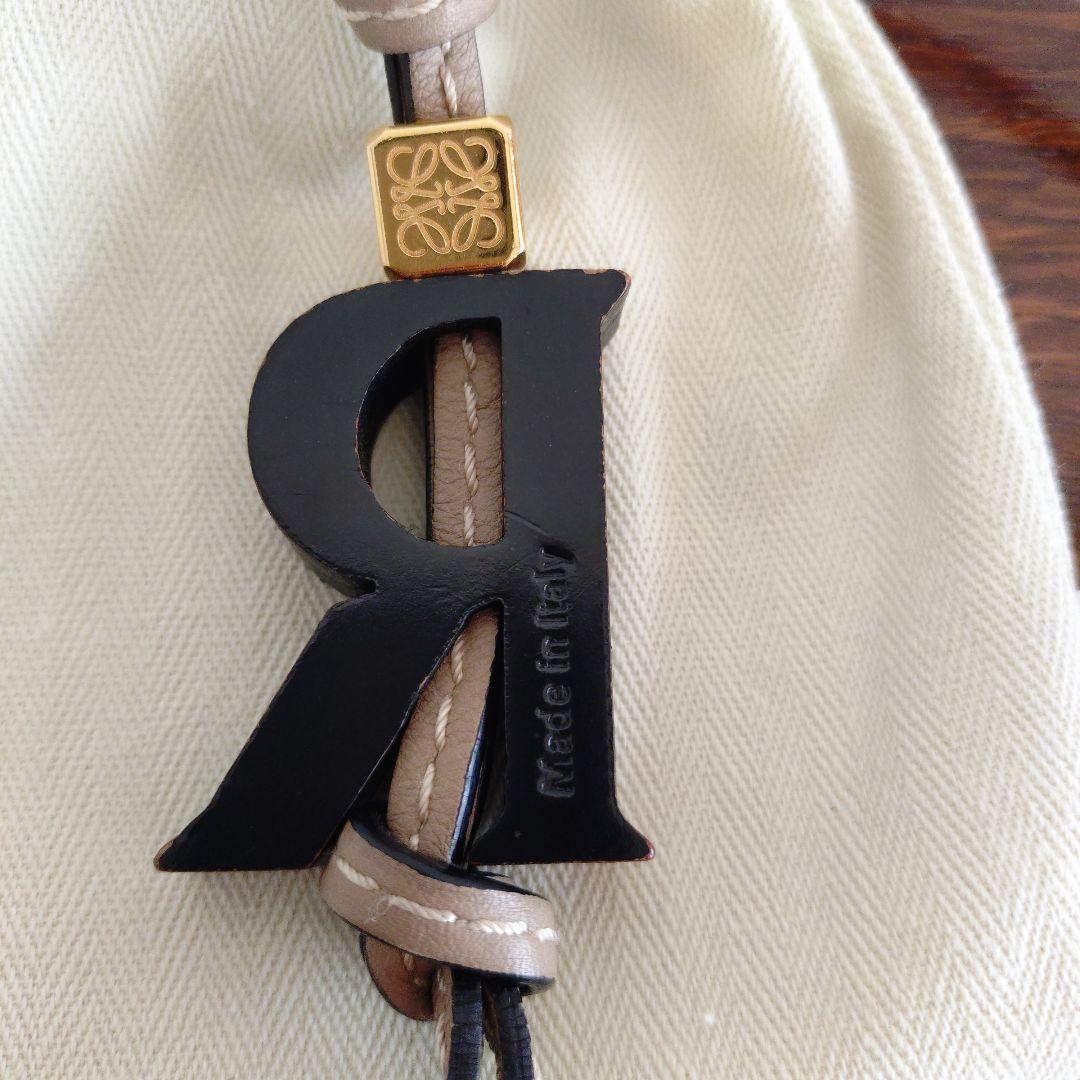 LOEWE　ロエベ　チャーム　イニシャル