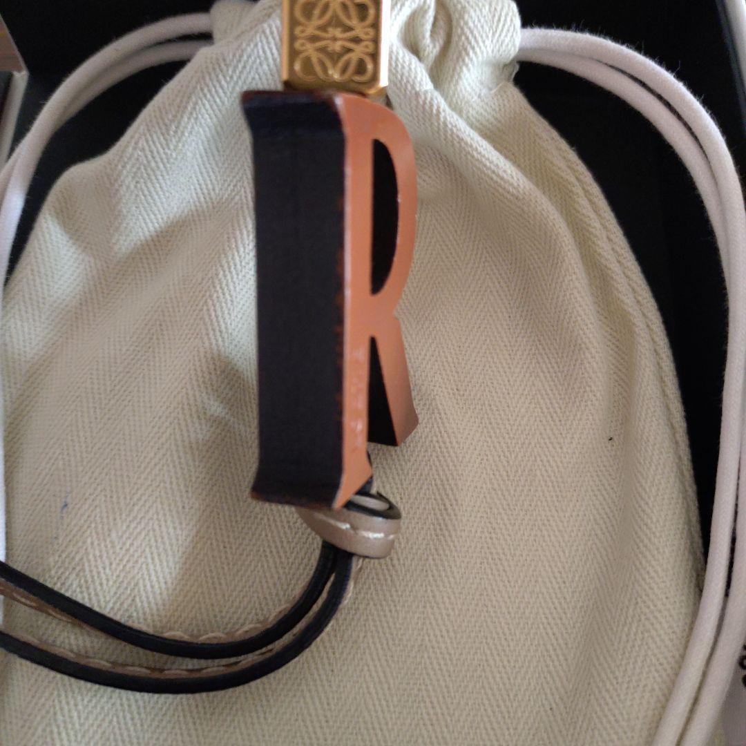 LOEWE　ロエベ　チャーム　イニシャル